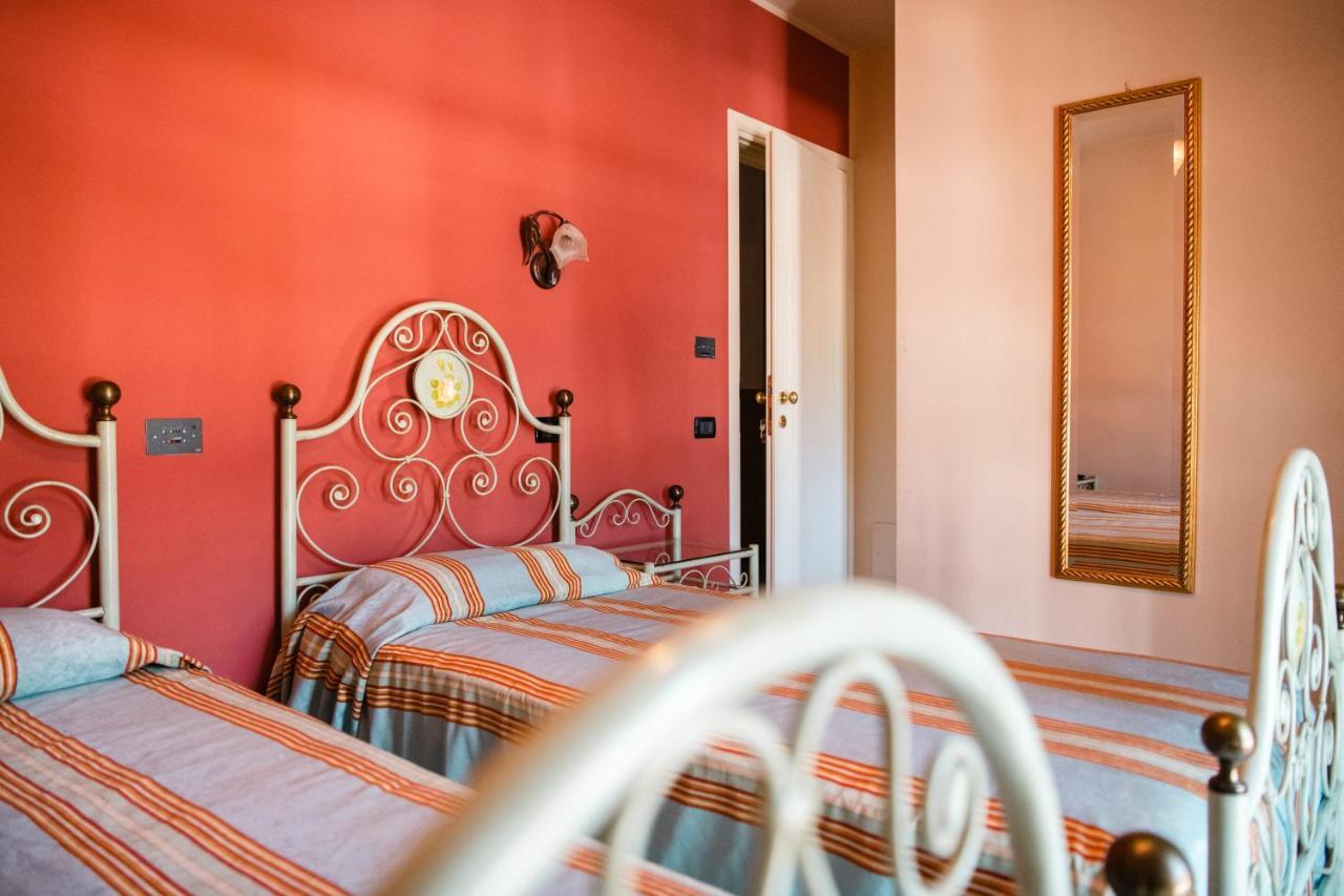 Le Lanterne Hotel Borgo San Dalmazzo Bagian luar foto